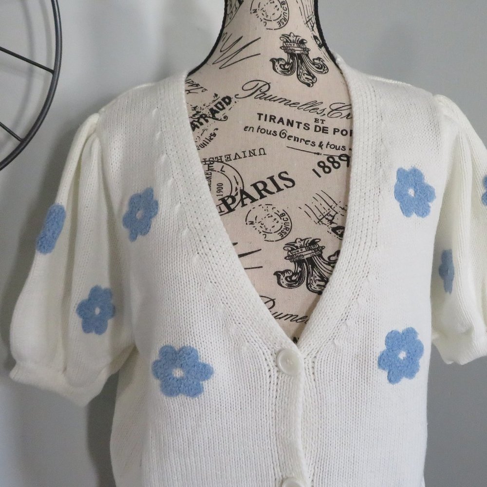 Forever 21 sweater cardigan Cream blue  Brand New with tags‎ Size Large